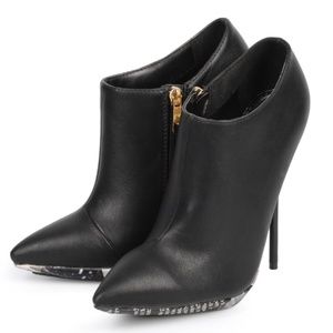 **NO OFFERS **CLEARANCE SALE ***Women's shoes